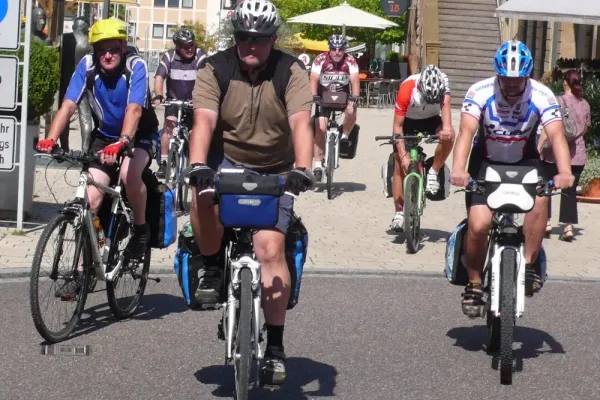 2011-tour18-040C25649E8-8D94-AEAD-5C15-767C6AD7C2F8.webp