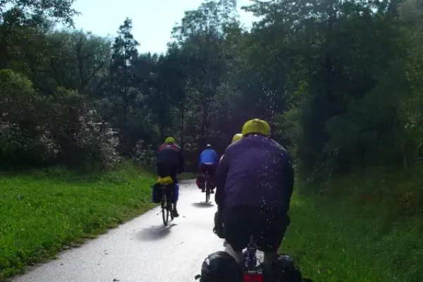 2011-tour18-057401625D9-E971-7F46-CBB5-820B4E8C22D6.webp