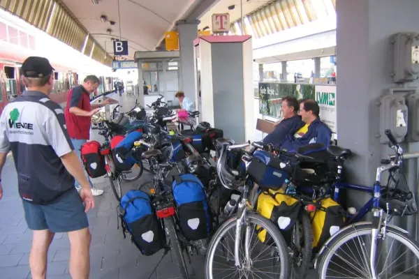 2005-tour12-0073CA87923-2187-BC54-7F2A-A9DC87AE2602.webp