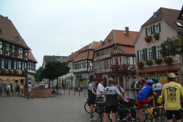 2002-tour9-007B0154103-48B0-2BE3-A750-A5AE59AFE2FF.webp