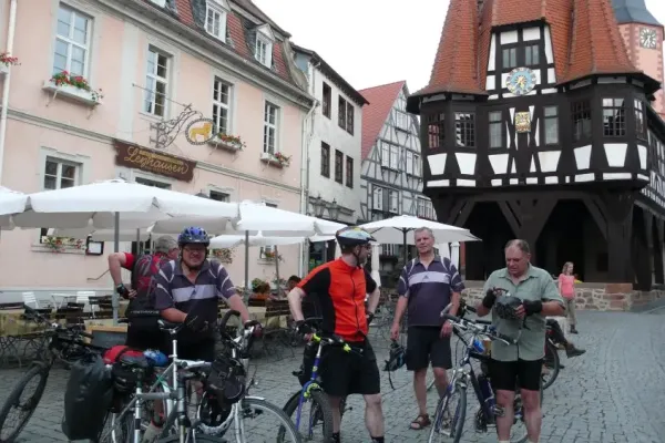 2011-eroeffnungstour-02530C7A6F1-FC4A-064C-F0C9-6DF602C5DE85.webp