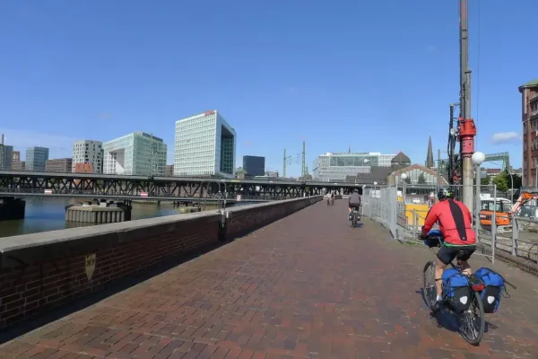 2018-tour25-218C50F022E-0229-3085-6823-B6EFB2E6C287.webp