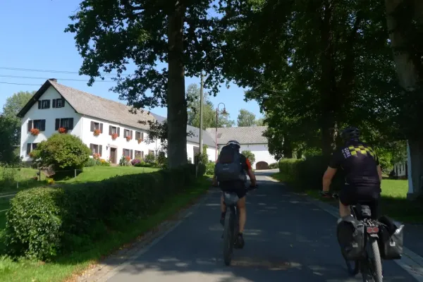 2019-tour26-1758F51CB92-237F-278C-3B43-51BBC92F094B.webp