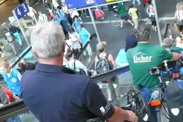 2013-tour20-001ED8806EE-84DE-F577-58C3-CED9F4538217.webp