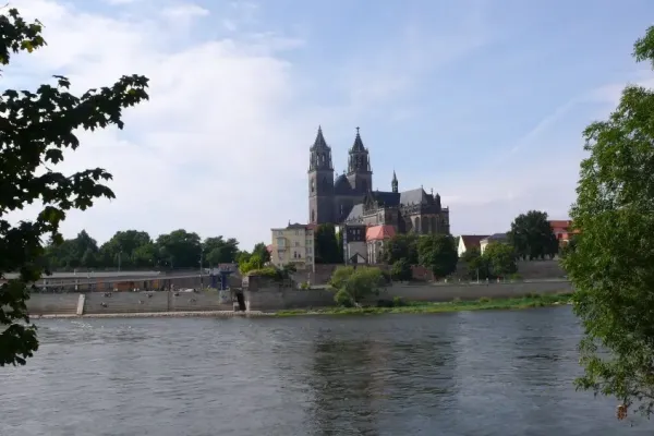 2013-tour20-01900876B4D-E890-25E2-3BB2-751EBF9CB878.webp