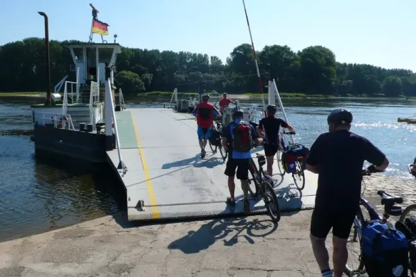 2013-tour20-056A0B49E36-A8E0-AC95-C229-57B0CCBDC825.webp