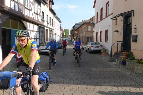 2022-eroeffnungstour-082FDB7F7D8-7B40-AD08-FAF2-B032308923F3.webp