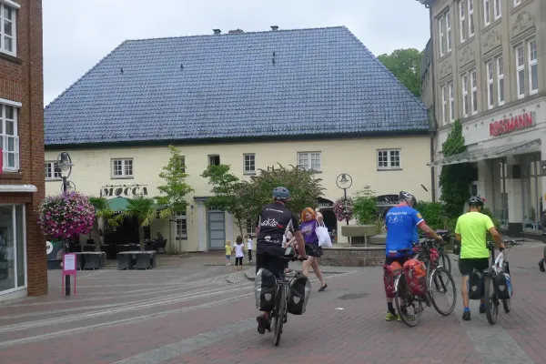 2022-tour29-1333571631A-1209-5880-3C1F-C12F7C01CBB0.webp