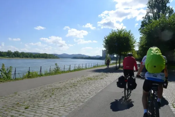 2015-tour22-0050D4C4B55-41AD-F283-95BE-76CCFF4E0707.webp