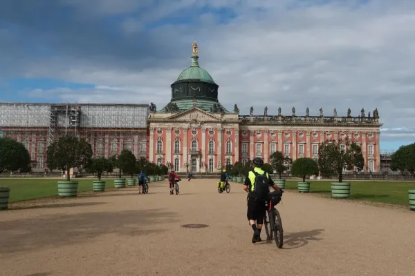 2025-tour32-15686E6D896-C707-7BDD-34B2-570C053C549F.webp
